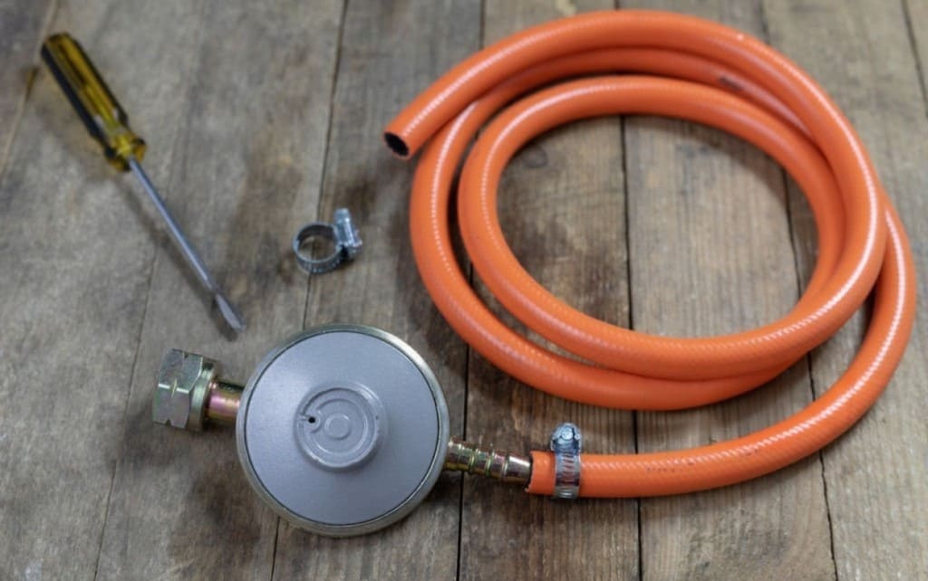 Инструменты для подключения шланга к редуктору